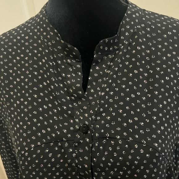 Chico’s flowy long sleeve semi-sheer top. Size 3(US-XL). - Picture 2 of 7